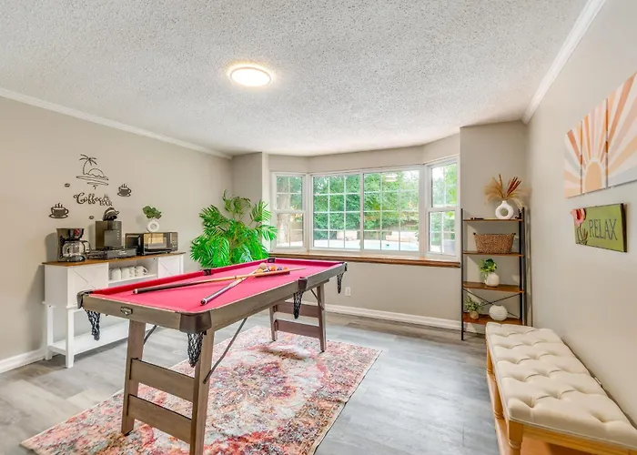 Foosball Games & Al Fresco Dining: Home! Holiday home *